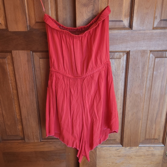 ANGIE, Strapless red romper with pockets! Size S - Picture 3 of 5